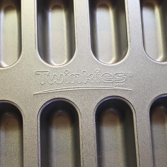 Twinkies Brand Non-Stick Gray Baking Pan - Picture 2 of 5